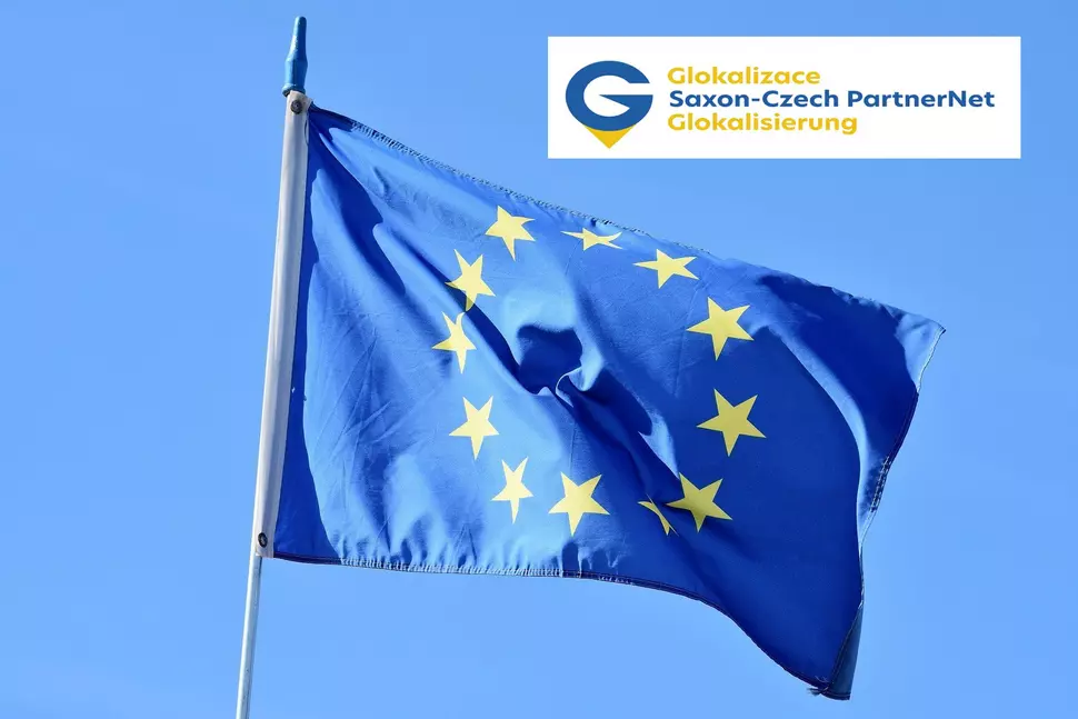 Flagge EU + Logo Projekt "Glokalisierung" (Quelle: pixabay,  Projekt Glokalisierung)