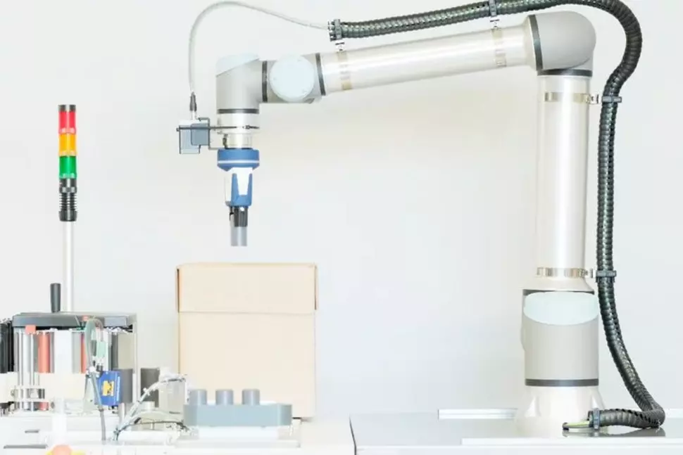 Roboter im Einsatz im Verpackungsraum der ROTOP Pharmaka GmbH, Dresden (Quelle: ROTOP Pharmaka GmbH)