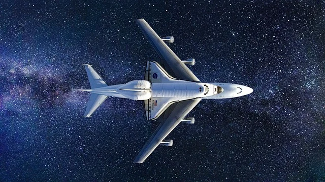 Ein Flugzeug trägt ein Spaceshuttle im Weltraum