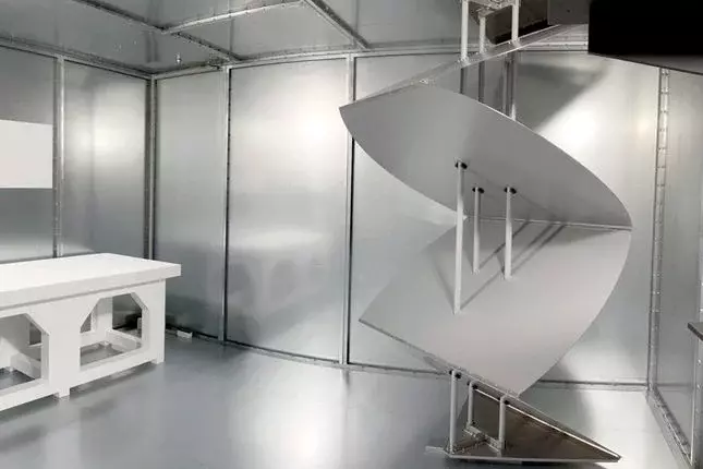 Blick in die Modenverwirbelungskammer am Zentrum für Kraftfahrzeugelektronik (ZKE) der WHZ Zwickau