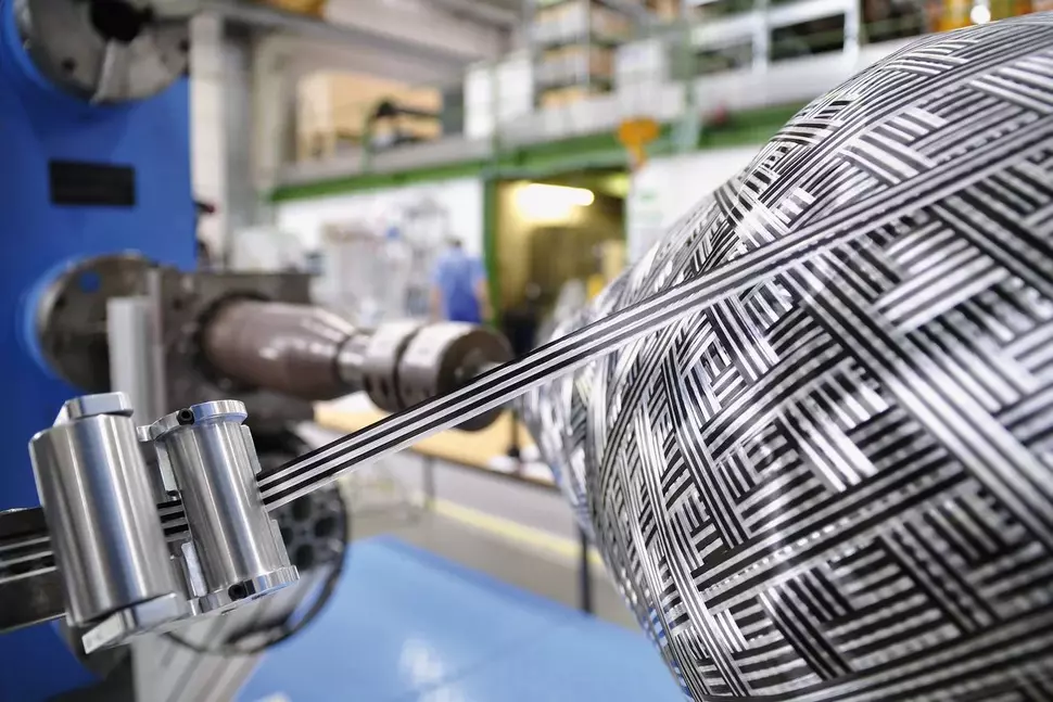 Hergestellt in „Wickeltechnik“ – komplex 3D-geformte Strukturbauteile für die Mobilitätsindustrie (Luftfahrt, Bahn und Schiff) von der EAST-4D® Carbon Technology GmbH in Dresden