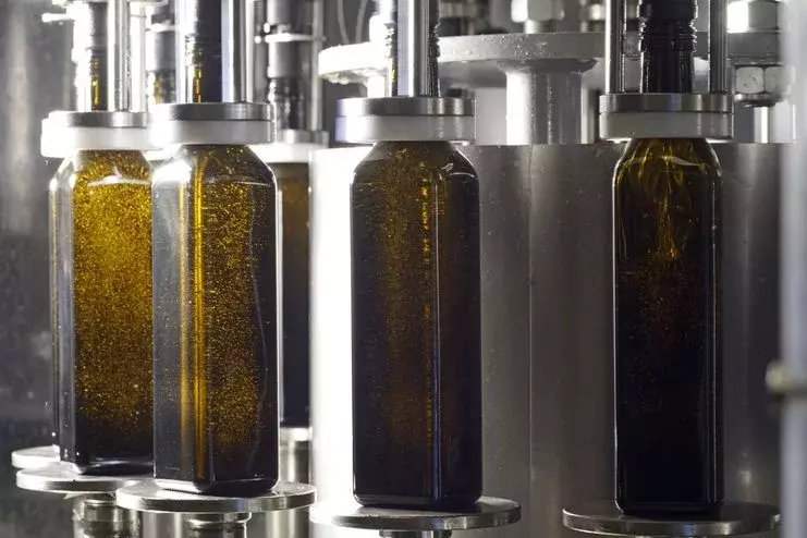 Mehr als 70 naturbelassene, kaltgepresste Bio-Öle umfasst das Sortiment der Ölmühle Moog. (Quelle: BIO PLANÈTE Ölmühle Moog GmbH)