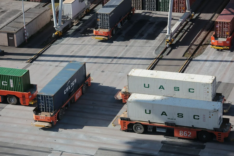 Blick von oben auf Trasportcontainer