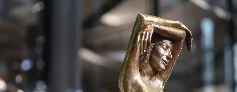 "Die Träumende" eine Bronzeskulptur der Bildhauerin Małgorzata Chodakowska, wird den Preisträgern verliehen. (Quelle: www.unternehmerpreis.de)