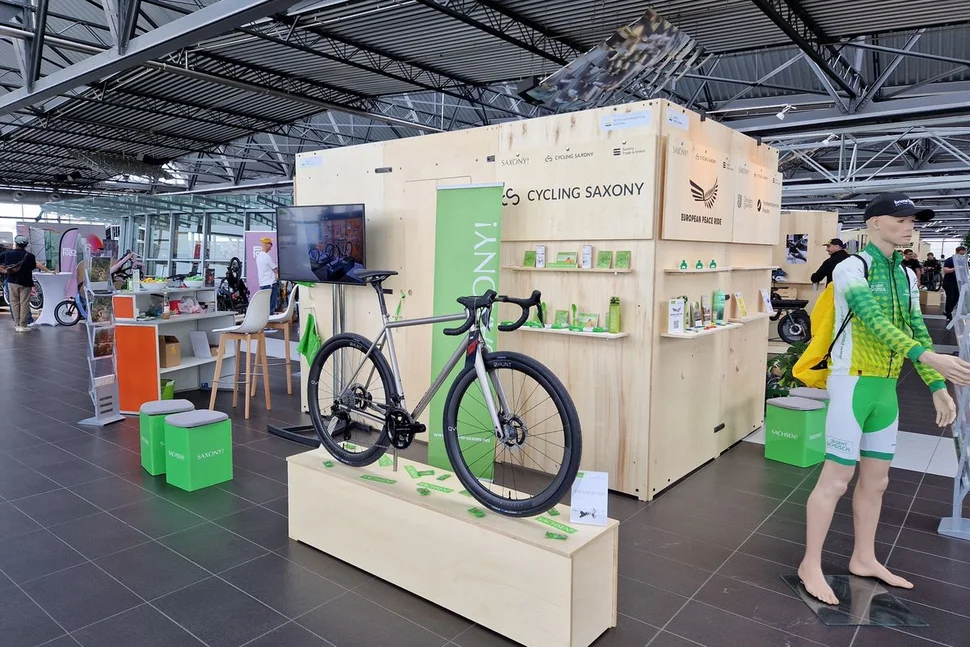 Blick auf die sächsische Gemeinschaftspräsentation auf der BESPOKED Dresden 2026