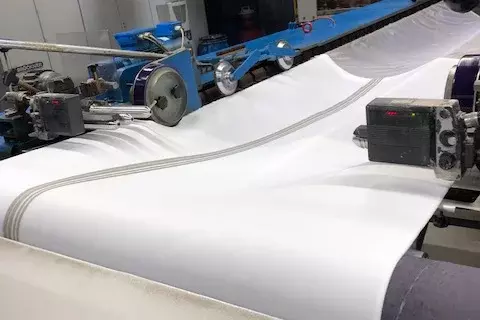 Verarbeitung eines Abstandsgewirkes des Projektpartners Pressless GmbH mit integrierter Elektronik 