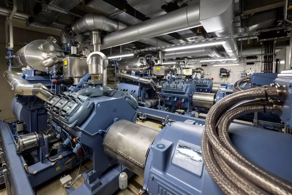 Wärmepumpenanlage, die die Abwärme der Hochleistungsrechner der TU Dresden in Fernwärme umwandelt