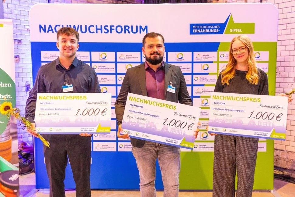 Preisträger des Nachwuchspreises des 10. Mitteldeutschen Ernährungsgipfels von links nach rechts: Nico Richter, Jan Ferdinand Horneck, Emily Kutz